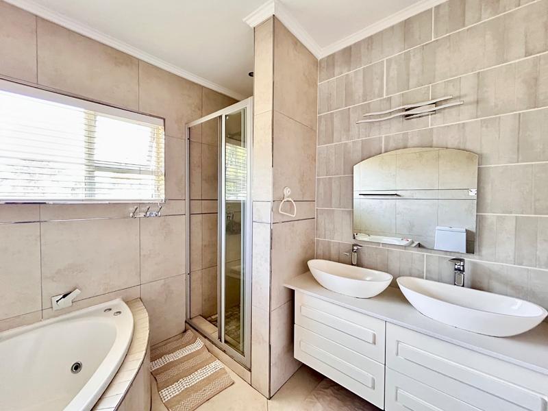 3 Bedroom Property for Sale in Caribbean Beach Club North West